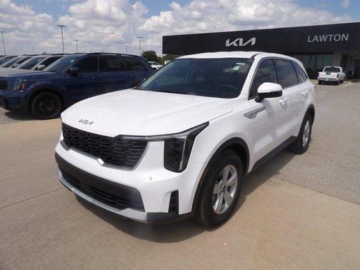 Glacial White Pearl 2026 Kia Sorento LX