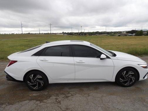 2025 Hyundai ELANTRA Limited