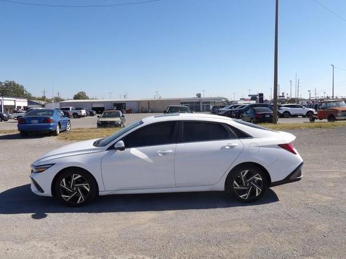 2024 Hyundai ELANTRA Limited