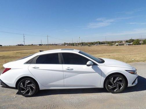 2024 Hyundai ELANTRA Limited