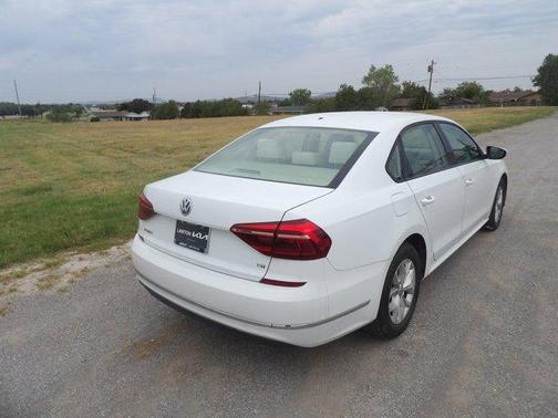 2018 Volkswagen Passat 2.0T S
