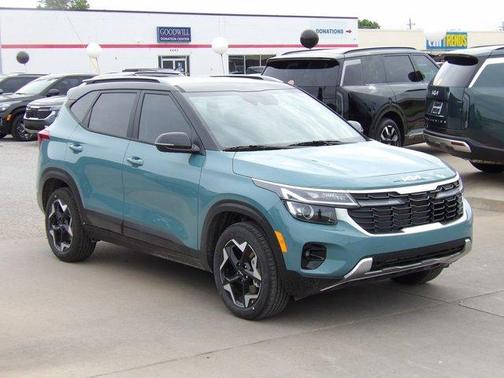Blue / Black 2026 Kia Seltos S