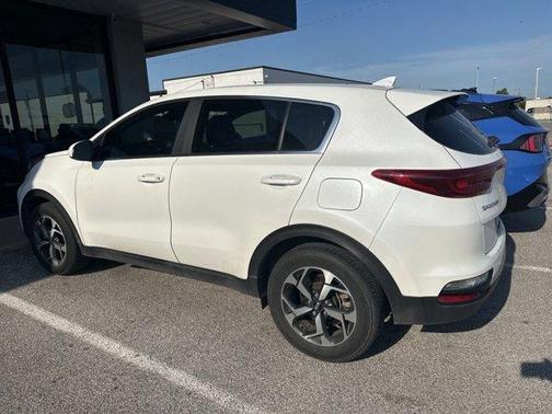 Snow White Pearl 2022 Kia Sportage LX
