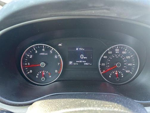 Snow White Pearl 2022 Kia Sportage LX