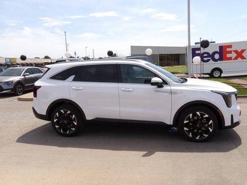 Glacial White Pearl 2026 Kia Sorento EX