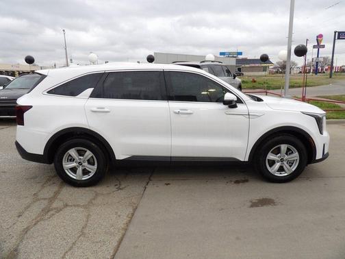 Glacial White Pearl 2026 Kia Sorento LX