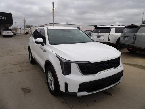 Glacial White Pearl 2026 Kia Sorento LX