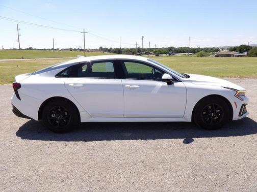 Snow White Pearl 2025 Kia K5 LXS