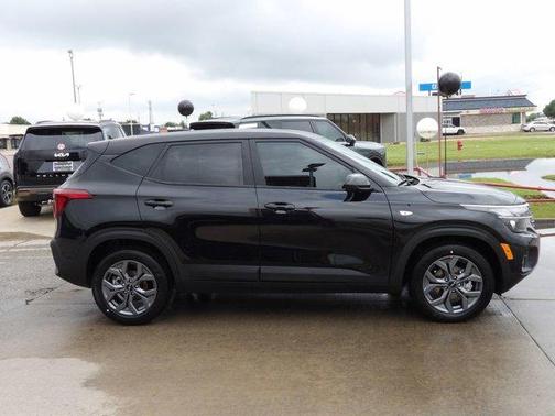 Fusion Orange 2026 Kia Seltos LX