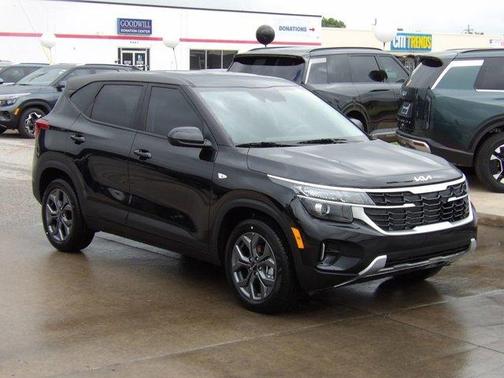 Fusion Orange 2026 Kia Seltos LX