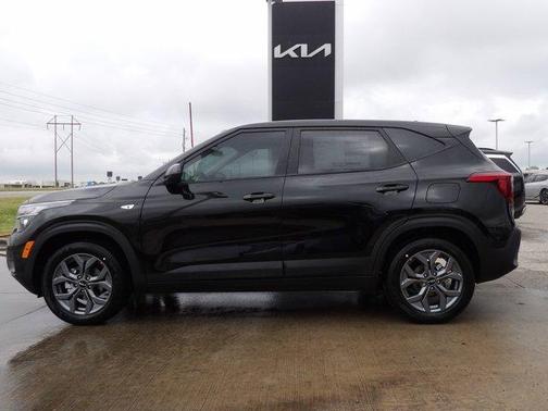 Fusion Orange 2026 Kia Seltos LX