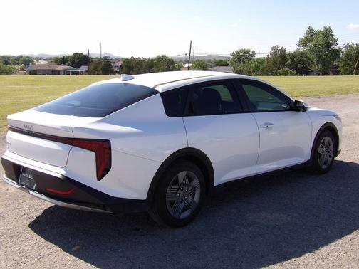 Snow White Pearl 2025 Kia K4 LX