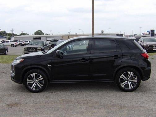 Labrador Black Pearl 2024 Mitsubishi Outlander Sport ES