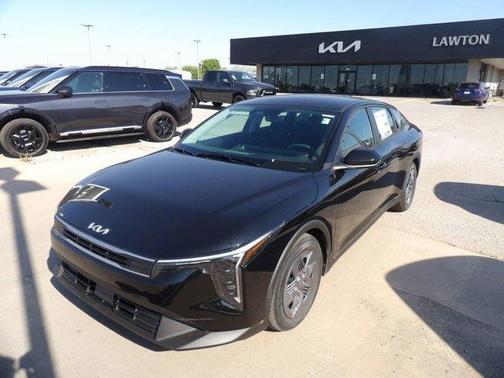 Aurora Black Pearl 2026 Kia K4 LX