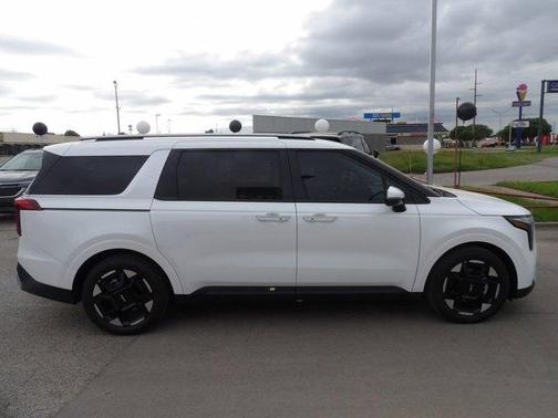 Snow White Pearl 2026 Kia Carnival EX