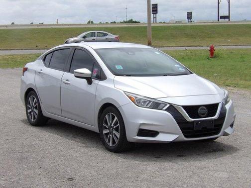 Brilliant Silver Metallic 2020 Nissan Versa 1.6 SV