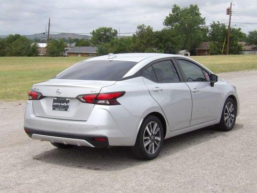 Brilliant Silver Metallic 2020 Nissan Versa 1.6 SV
