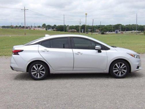 Brilliant Silver Metallic 2020 Nissan Versa 1.6 SV
