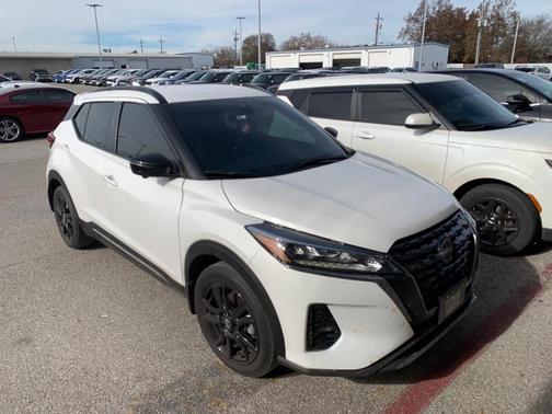 2024 Nissan Kicks SR