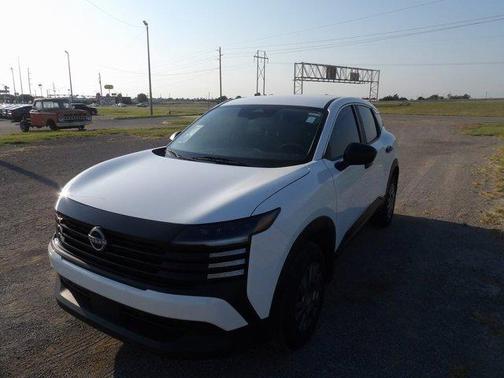 2025 Nissan Kicks S