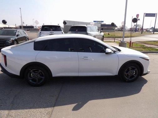 Snow White Pearl 2026 Kia K4 LXS