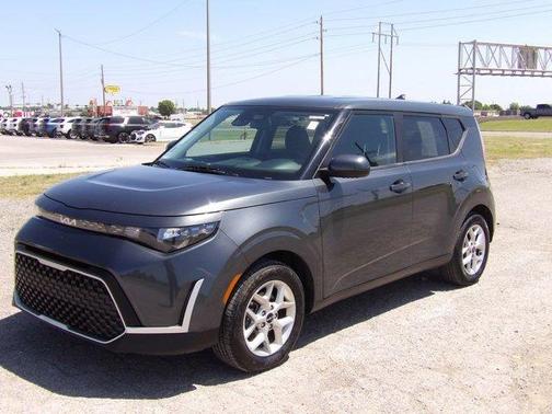 Gravity Gray 2024 Kia Soul LX
