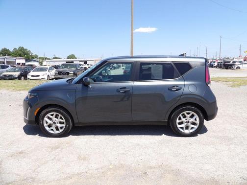 Gravity Gray 2024 Kia Soul LX