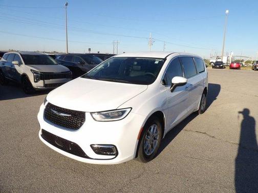 2023 Chrysler Pacifica Touring-L