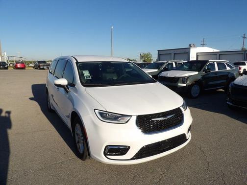 2023 Chrysler Pacifica Touring-L