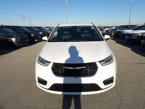 2023 Chrysler Pacifica Touring-L