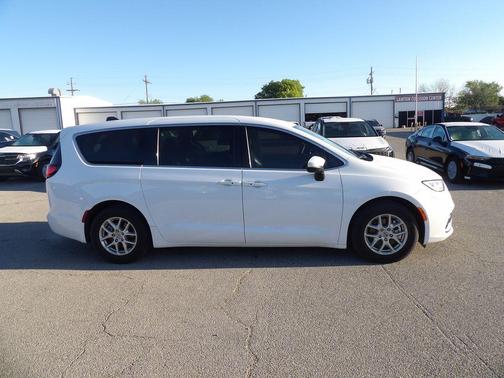 2023 Chrysler Pacifica Touring-L