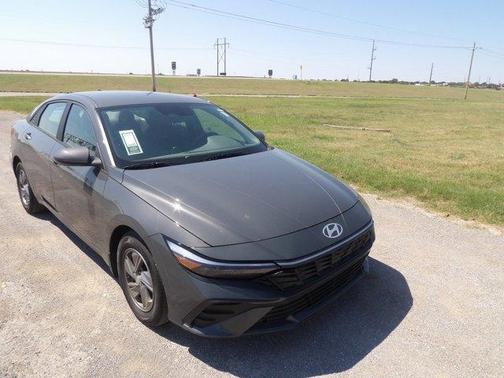 2024 Hyundai ELANTRA SE