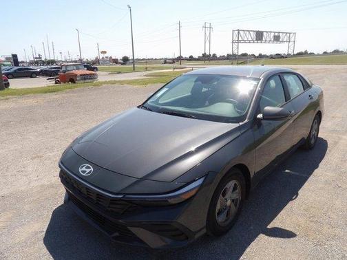 2024 Hyundai ELANTRA SE