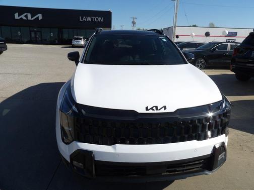 Glacial White Pearl 2026 Kia Sportage X-Line