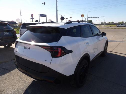 Glacial White Pearl 2026 Kia Sportage X-Line