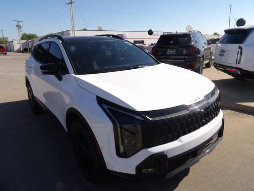 Glacial White Pearl 2026 Kia Sportage X-Line