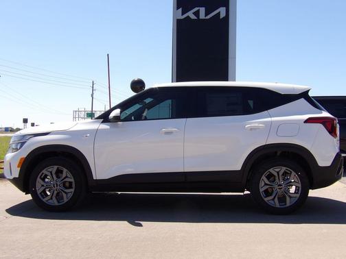 Snow White Pearl 2026 Kia Seltos LX