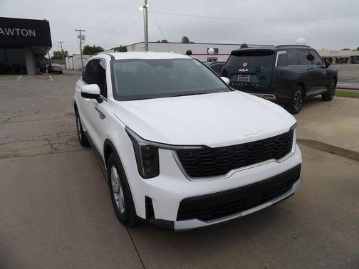 Glacial White Pearl 2026 Kia Sorento LX