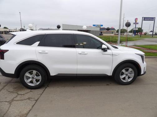 Glacial White Pearl 2026 Kia Sorento LX