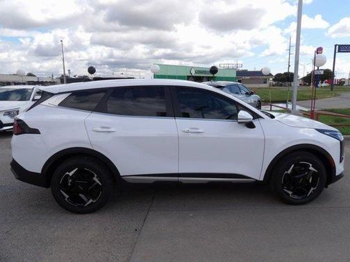 Glacial White Pearl 2026 Kia Sportage EX