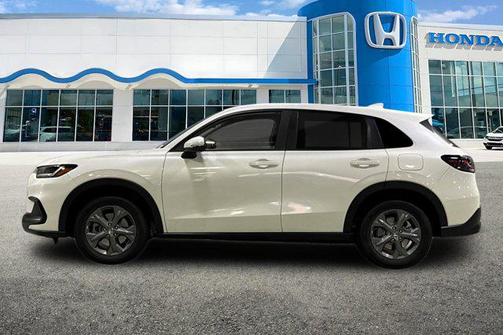 Platinum White Pearl 2026 Honda HR-V LX