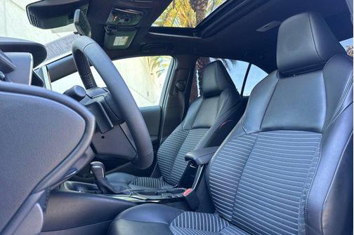 Classic Silver Metallic/Midnight Black Metallic 2024 Toyota Corolla XSE