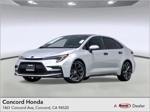 Classic Silver Metallic/Midnight Black Metallic 2024 Toyota Corolla XSE