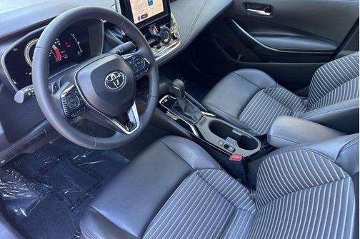 Classic Silver Metallic/Midnight Black Metallic 2024 Toyota Corolla XSE