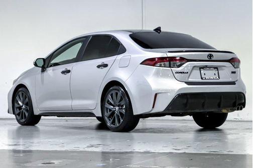 Classic Silver Metallic/Midnight Black Metallic 2024 Toyota Corolla XSE