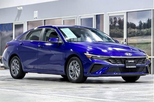 2024 Hyundai ELANTRA SEL