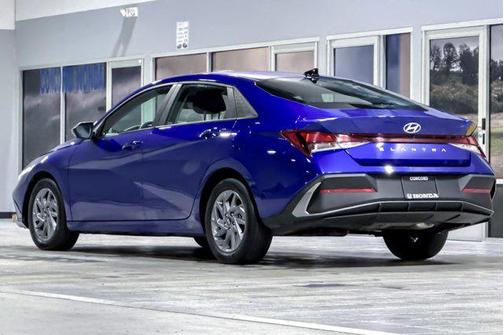 2024 Hyundai ELANTRA SEL