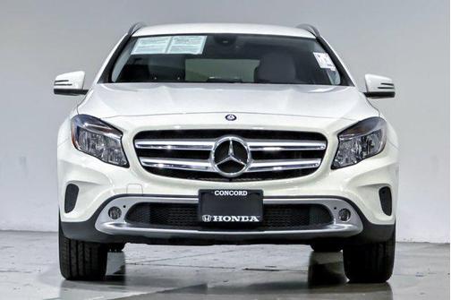 Arctic White 2017 Mercedes-Benz GLA 250 Base