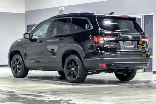Crystal Black Pearl 2022 Honda Pilot AWD TrailSport