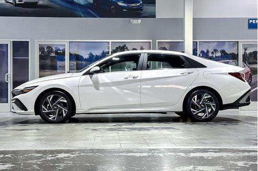 2025 Hyundai ELANTRA SEL